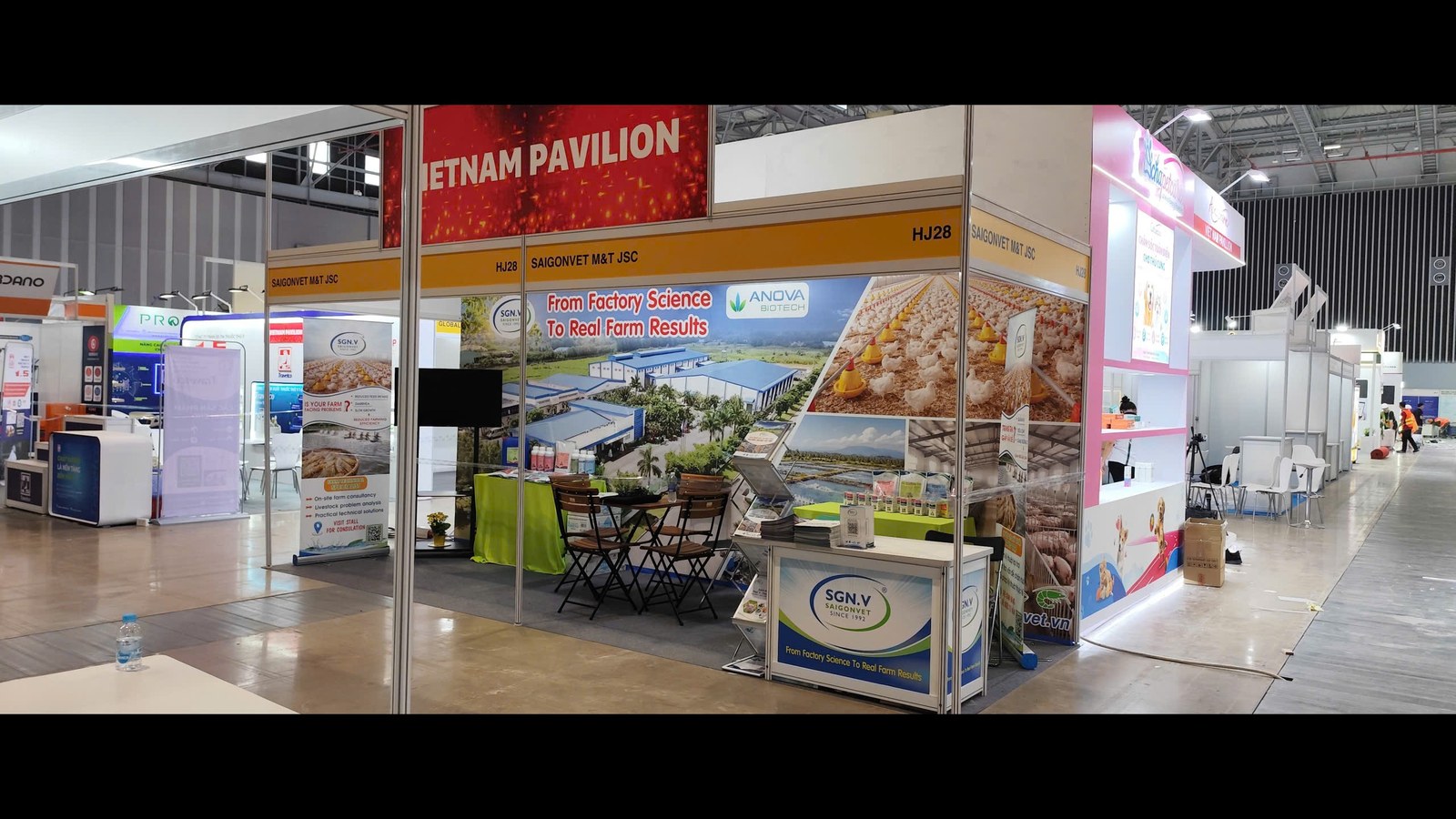 Toàn cảnh gian hàng SaigonVet HJ28 tại Vietnam Pavilion